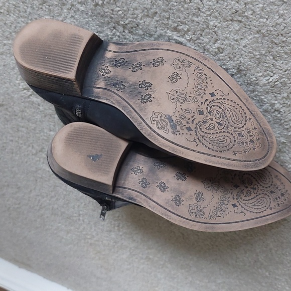 Madden Girl Booties Size 9 - Picture 9 of 9